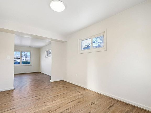 4th image of 332 Center Deen Ave