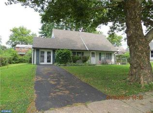 42 Queensbridge Rd, Levittown, PA 19057