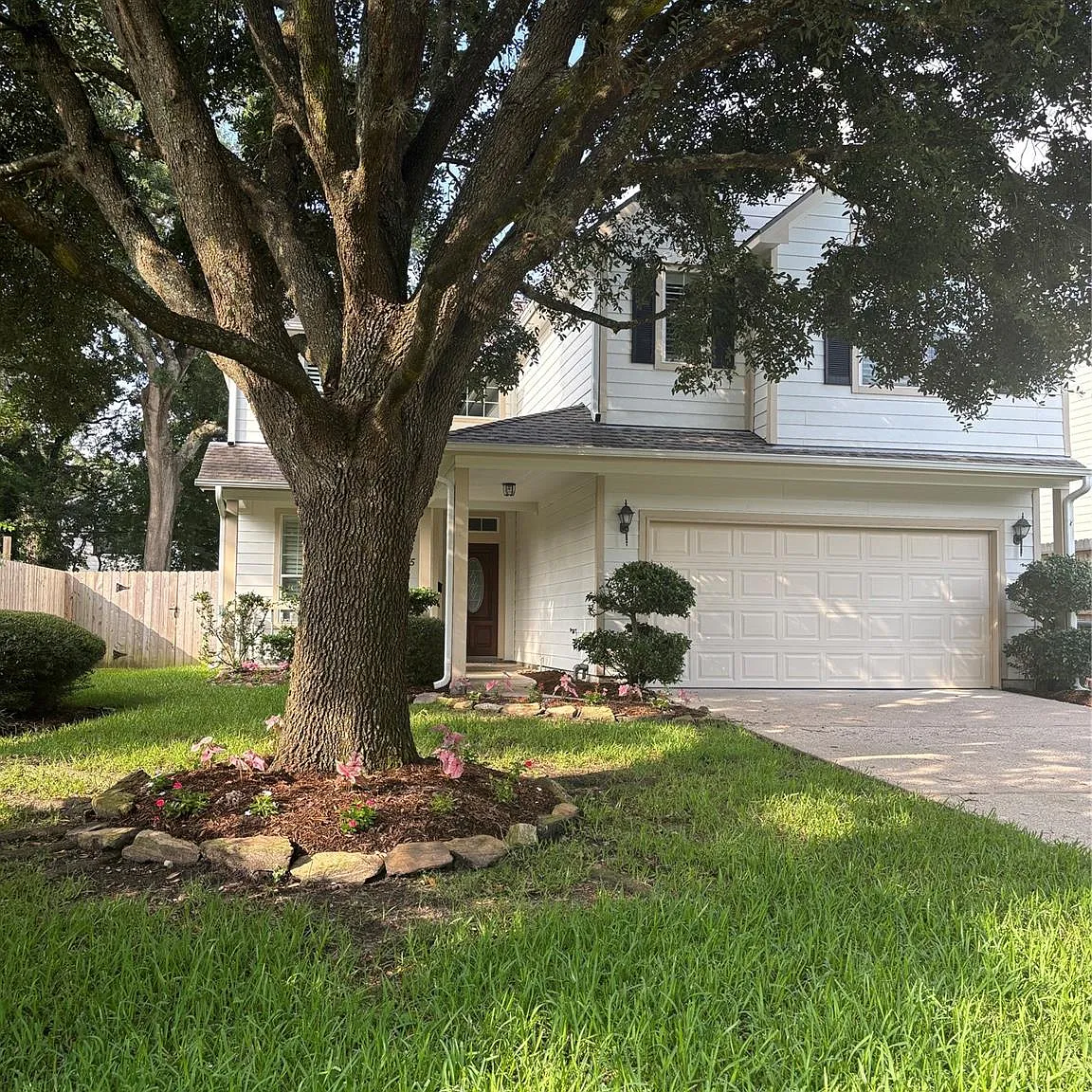 4 bed, 2.5 bath, 2554 sqft, $4,000 — Photo 1
