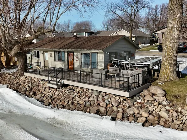 1111 W Lake Ave, Worthington, MN 56187