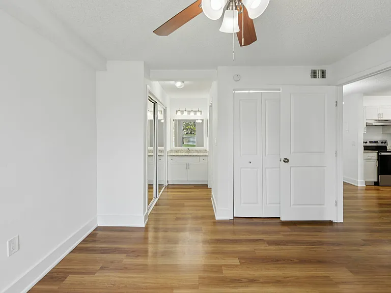 Pepper Cove Apartments — Photo 11