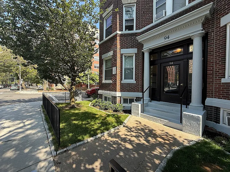 94 Queensberry St. — Photo 1