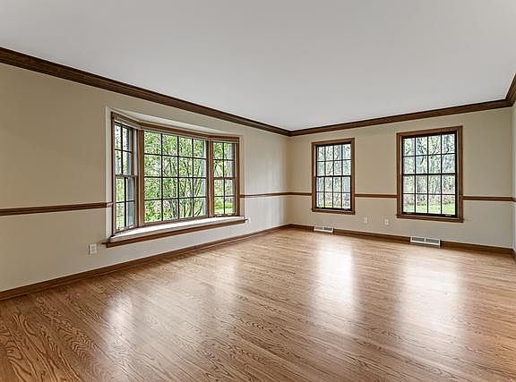 4th image of 37W575 Mills Ct