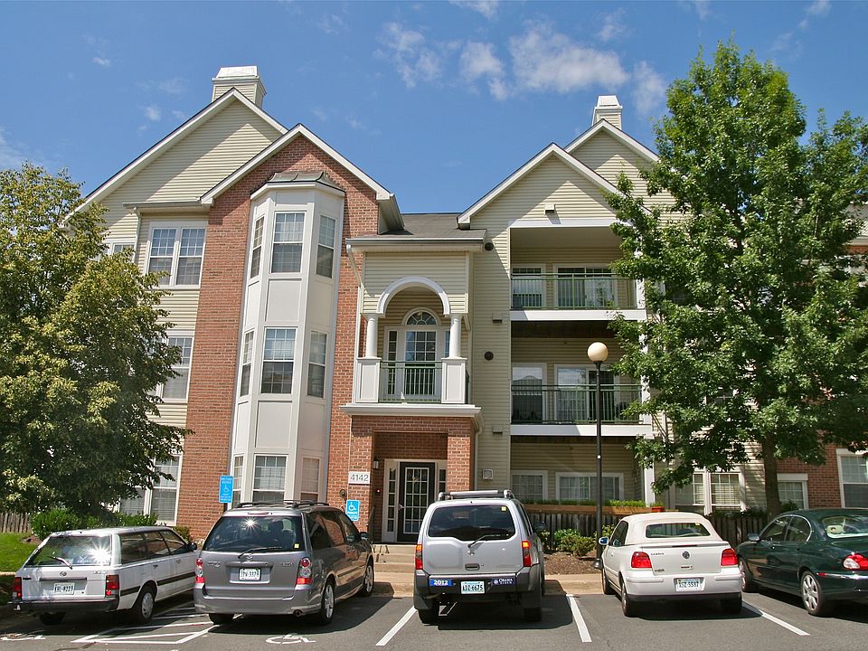 1st image of 4142 Fountainside Ln Unit 304