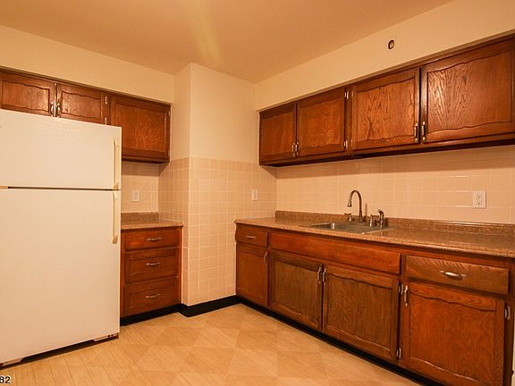 4th image of 69-71 Magnolia St Unit 1