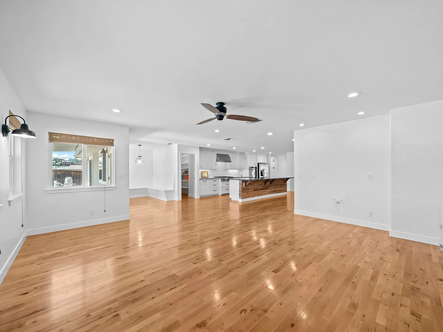 4 bed, 2537 sqft, $4,750 — Photo 2