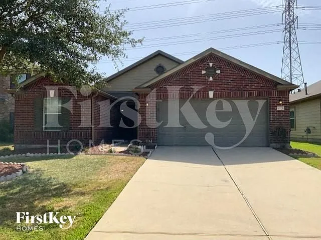 3 bed, 2.0 bath, 1925 sqft, $2,075 — Photo 1