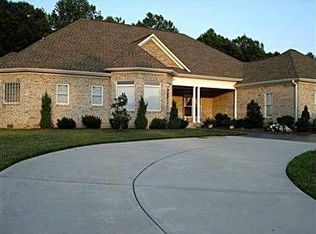7698 Crabtree Valley Ct, Greensboro, NC 27455