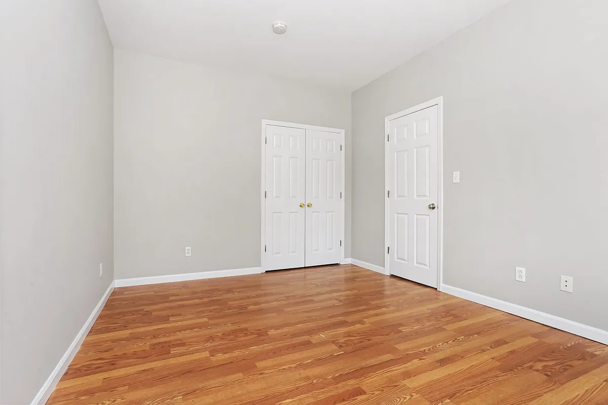 Building Photo - 441 Manville Rd #5