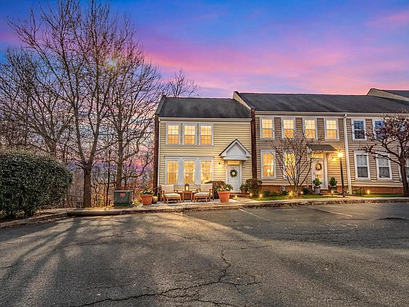 4th image of 1015 Carrington Pl