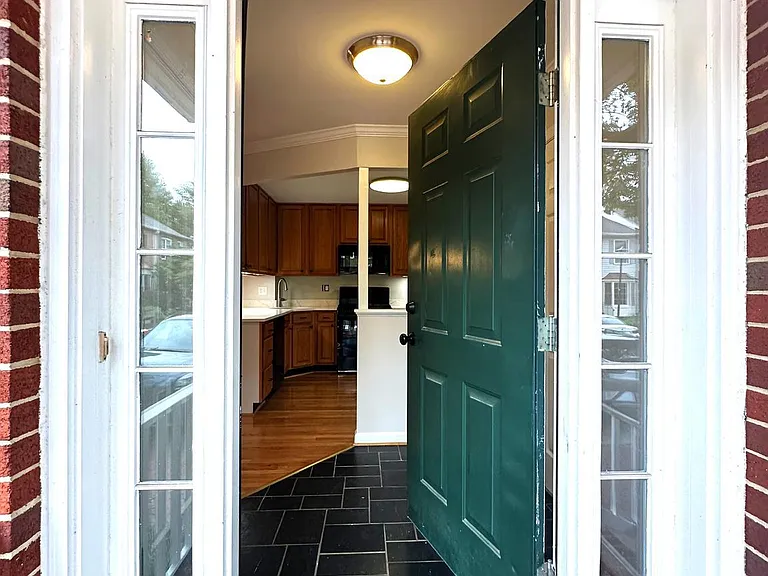 2120 N Tazewell Ct — Photo 4