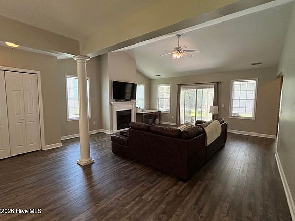 4th image of 105 Lantana Ln