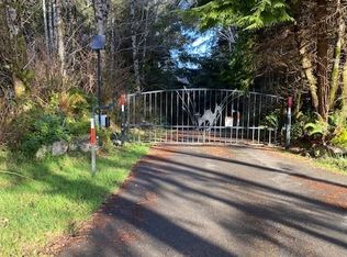 70400 Stage Rd, North Bend, OR 97459