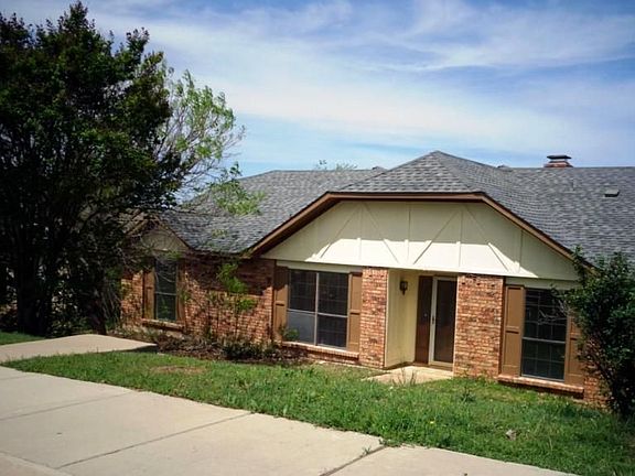 2nd image of 4729 Lemmon Ct