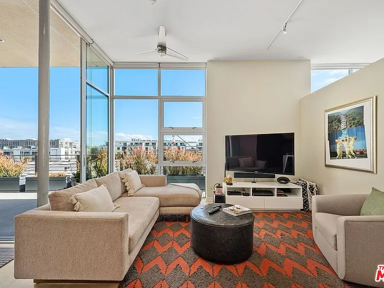 4080 Glencoe Ave #420 — Photo 1