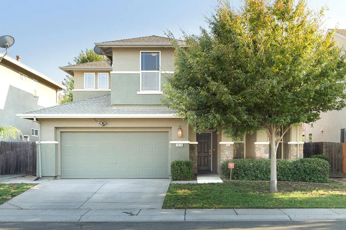1010 Heritage Way photo 1