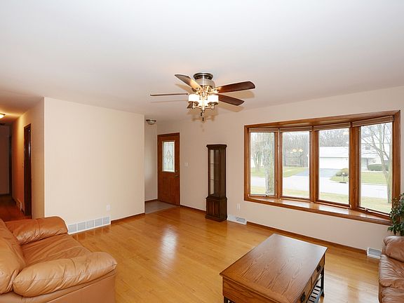2nd image of W234N6094 Tulip Ln