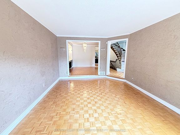 5th image of 133 Stillwater Cres