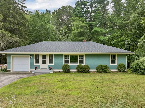 104 Kensington Rd, Hampton Falls, NH 03844