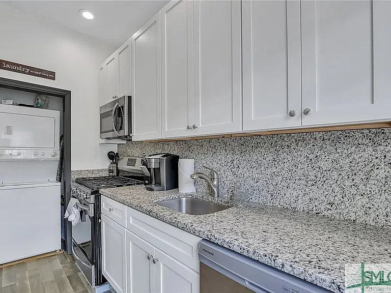 552 - 554 E Macon St — Photo 9