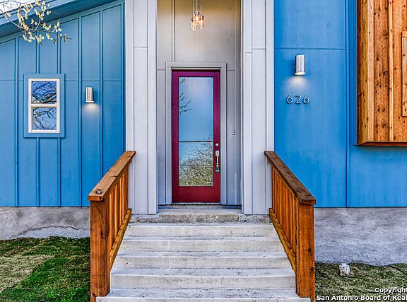 4th image of 626 Belmont