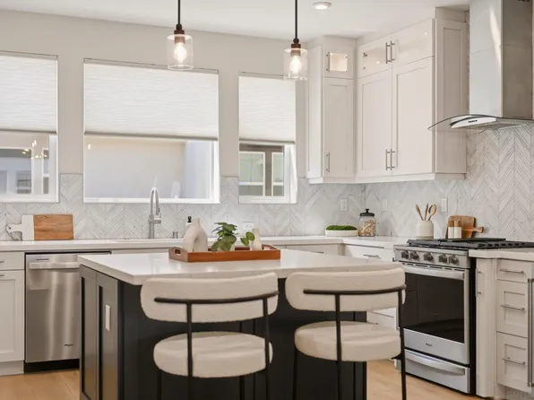 2863 Avella Cir, San Diego, CA 92108