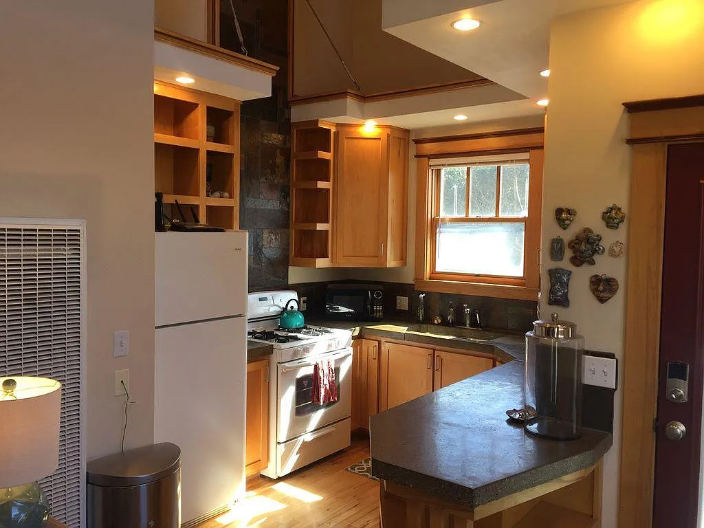 1110 B St — Photo 4