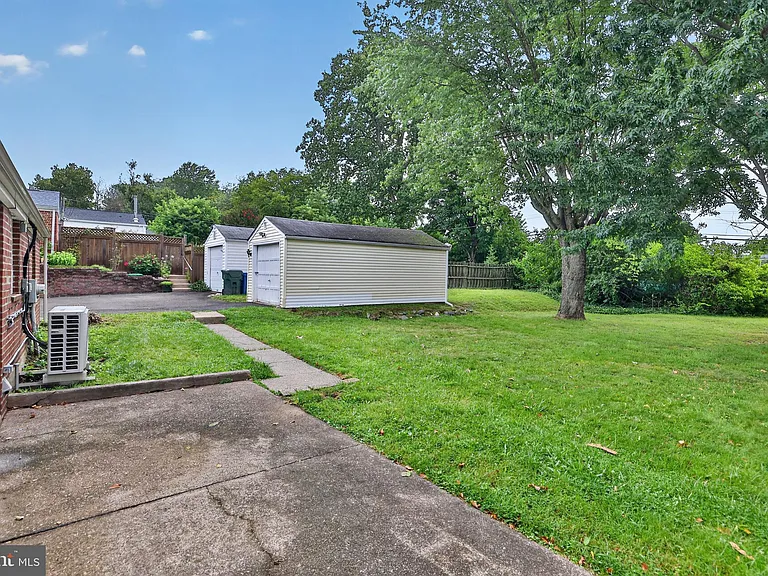 1539 Reservoir Ave — Photo 21