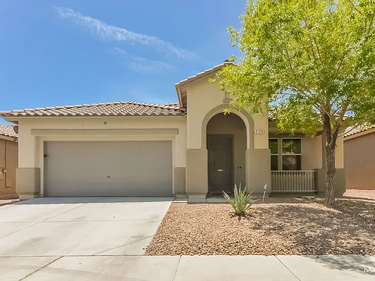 2125 Silvereye Dr — Photo 1