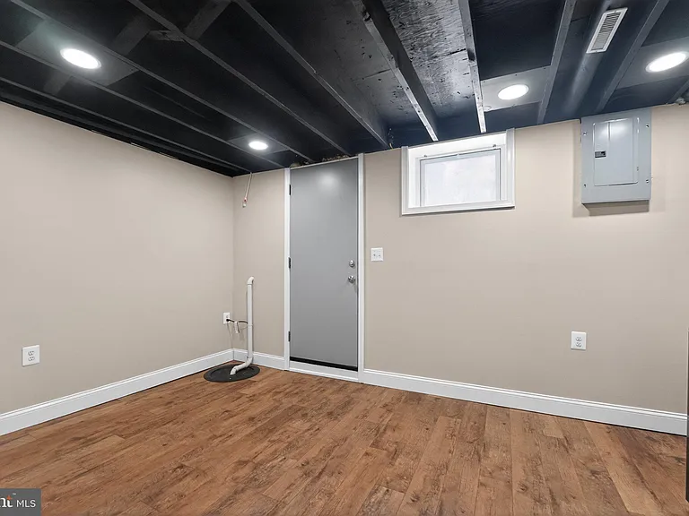 643 S Wickham Rd — Photo 18