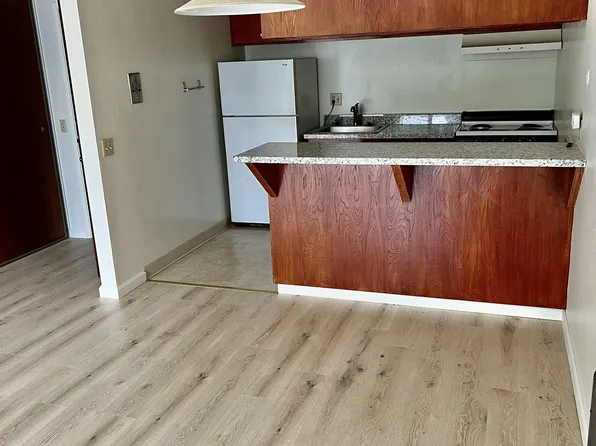 Carleton Apartments, 2211 Carleton St, Berkeley, CA 94704