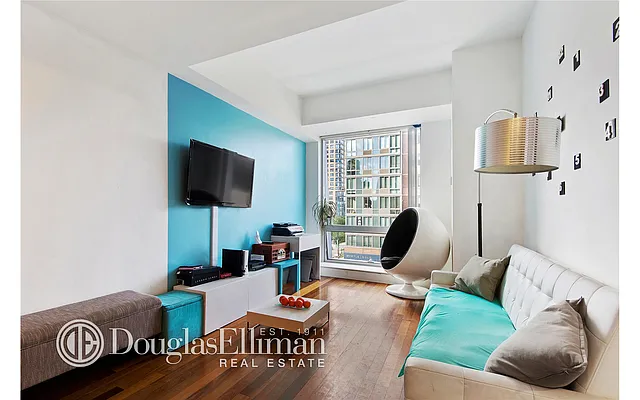 Sold by Douglas Elliman | media 18