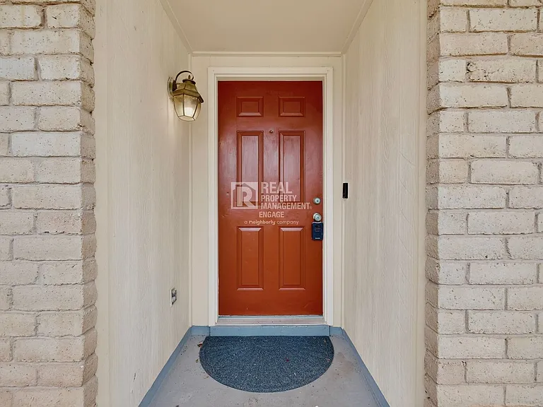 4548 Newcombe Dr — Photo 5