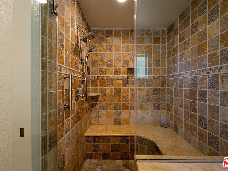 5766 Newcastle Ave — Photo 21