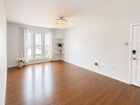 5th image of 4020 Holland Ave APT 213