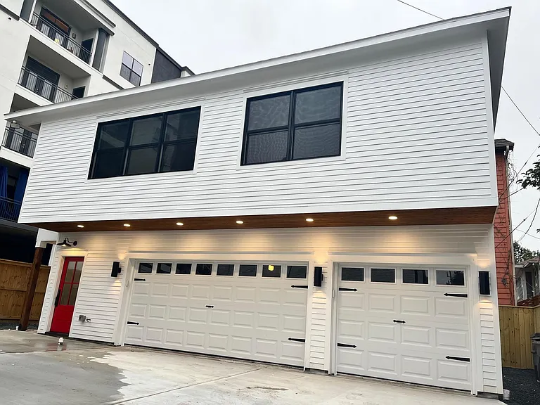Garage apartment with parking included in quiet neighborhood