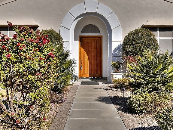 3rd image of 5028 E Calle Del Norte