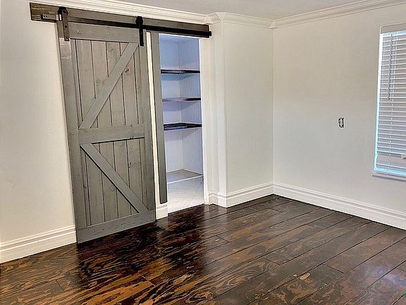 4th image of 581 Tuna St