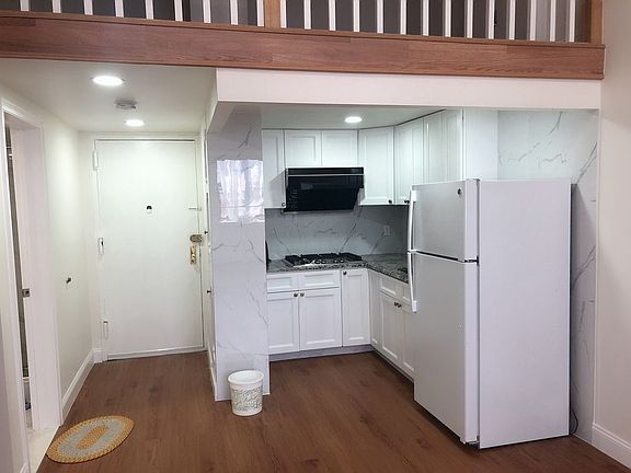 2nd image of 155 Henry St APT 305