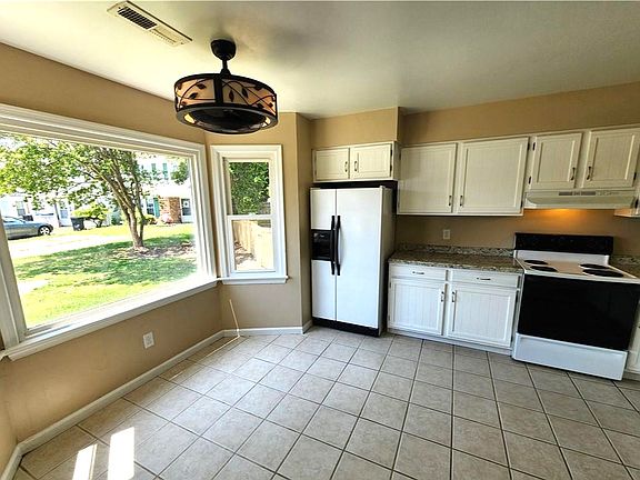 3rd image of 1912 Lantana Ct