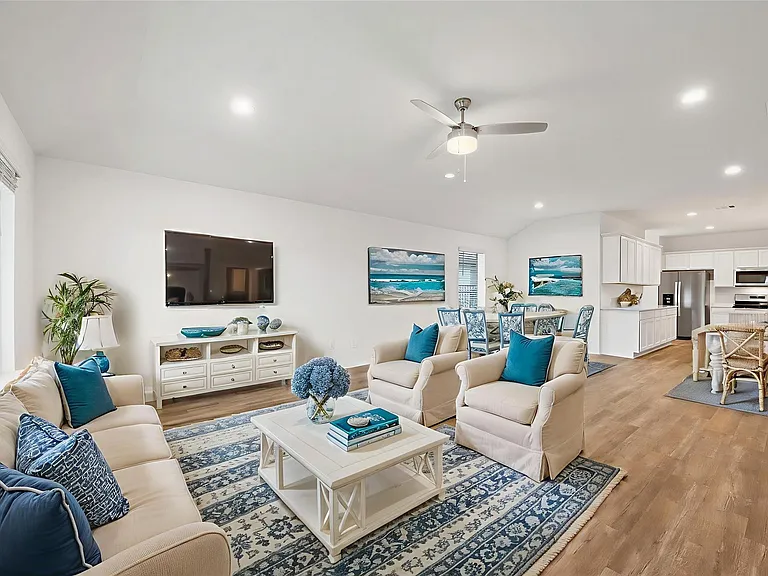 3085 Emerald Ocean Dr — Photo 7