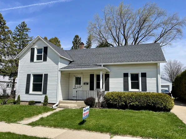 826 Cedar St, De Pere, WI 54115