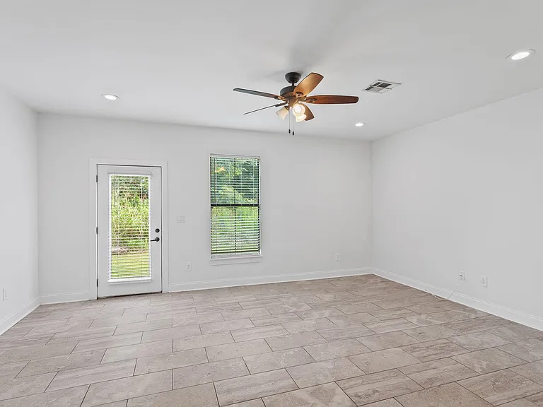 3535 Knight Ln #14 — Photo 2