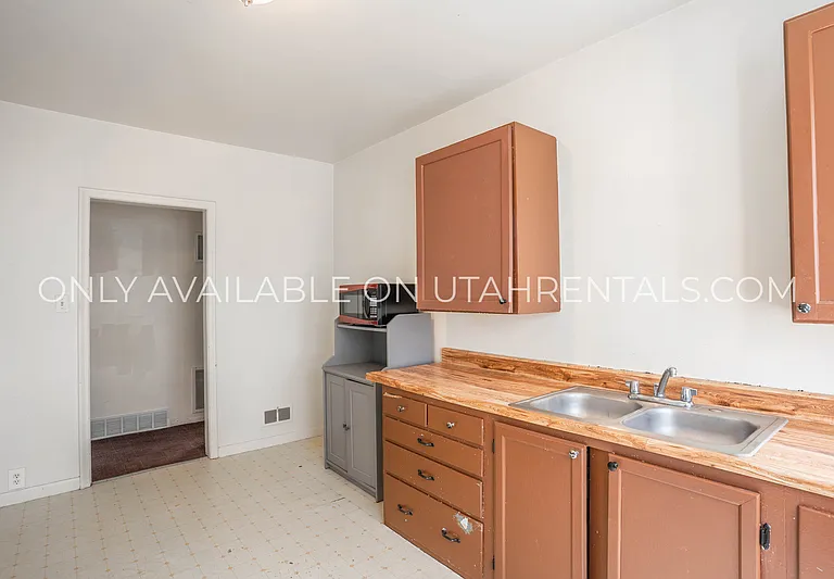 40 E State St #C — Photo 9