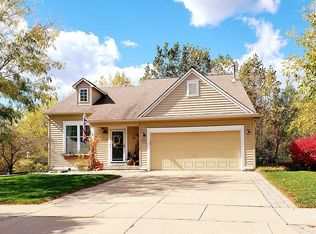 972 Water View Ln, Fenton, MI 48430