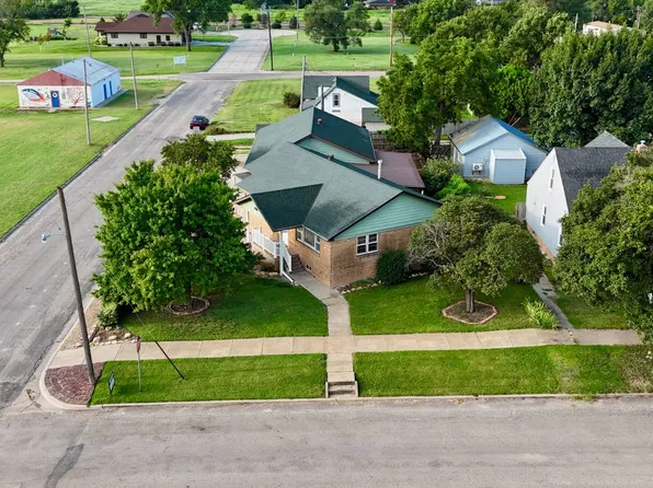 714 E South St, Beloit, KS 67420
