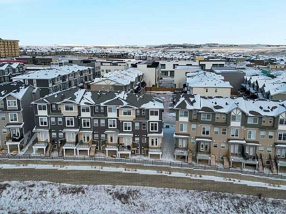 5th image of 1005 Sage Hill Grv NW