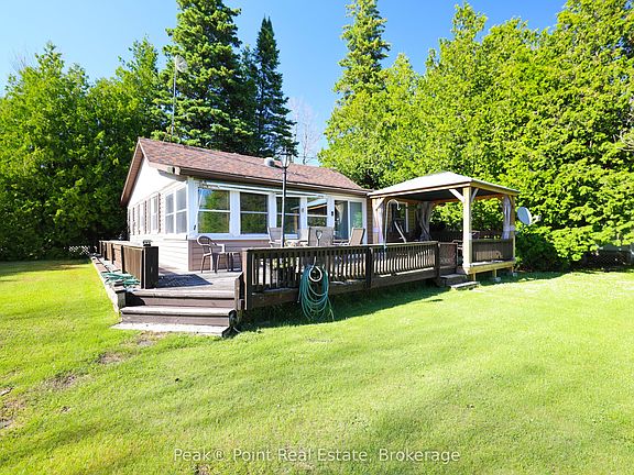 3rd image of 847 Howdenvale Rd
