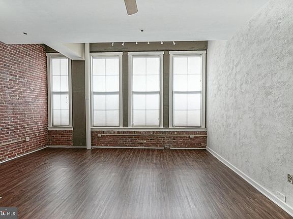 5th image of 315 New St APT 604