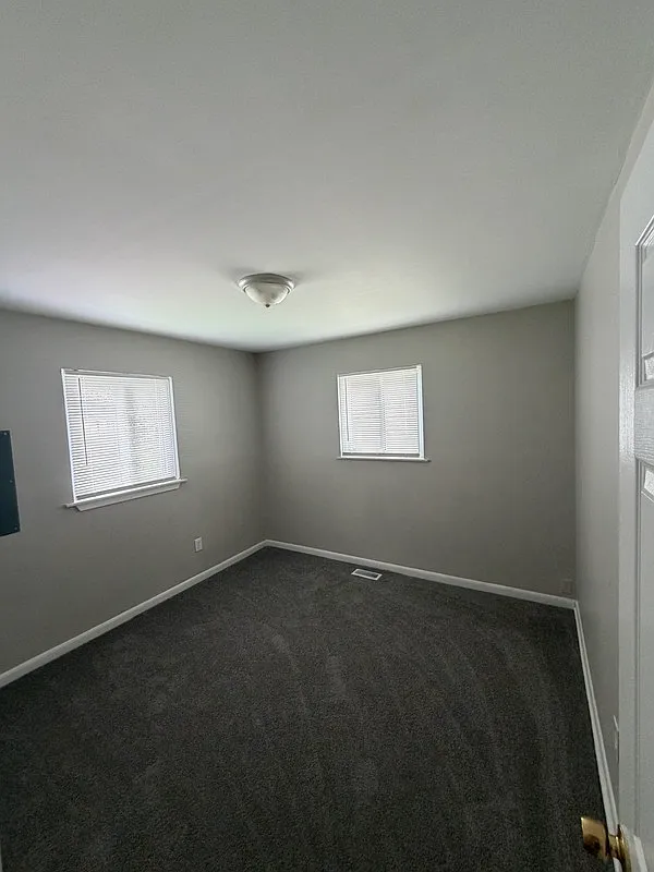 3 bed, 1.0 bath, 1053 sqft, $1,200 — Photo 4